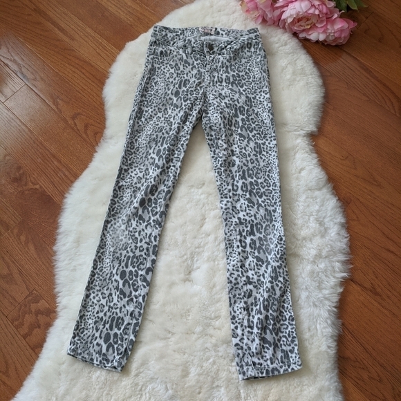 𝅺guess leopard animal print low rise skinny jeans - Picture 2 of 9